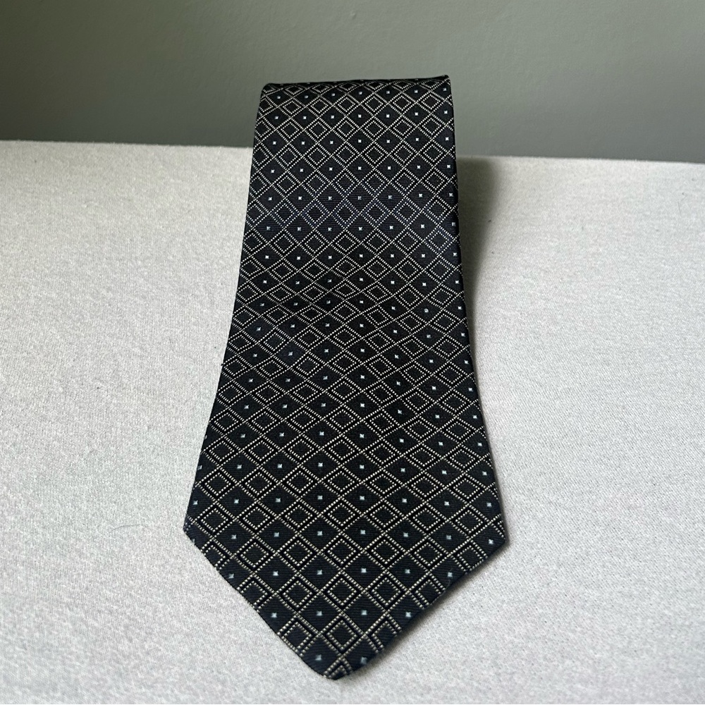 Tommy Hilfiger 100% Silk Tie - 57”